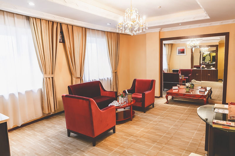 Renion Hills Hotel อัลมาตี ภายนอก รูปภาพ
