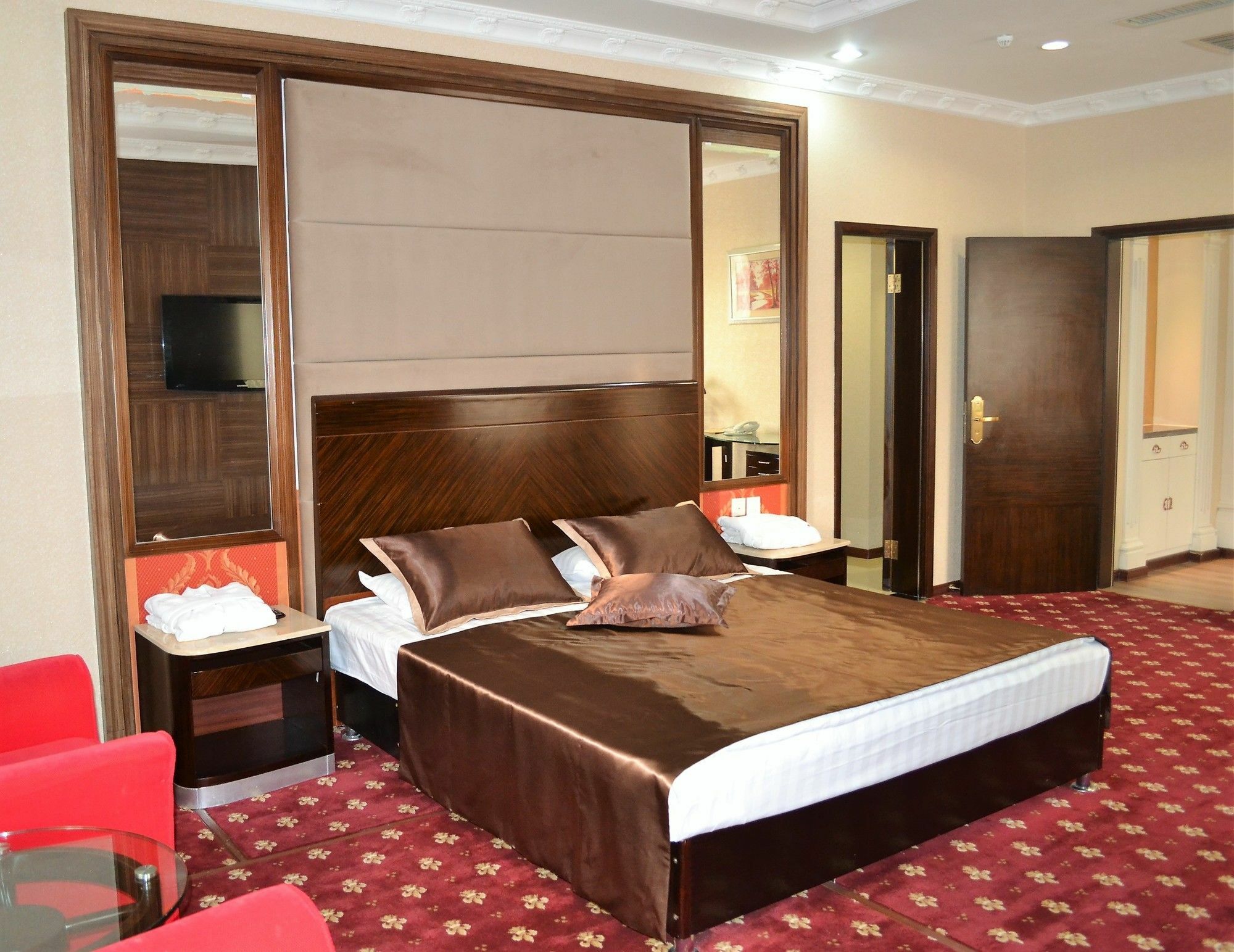 Renion Hills Hotel อัลมาตี ภายนอก รูปภาพ
