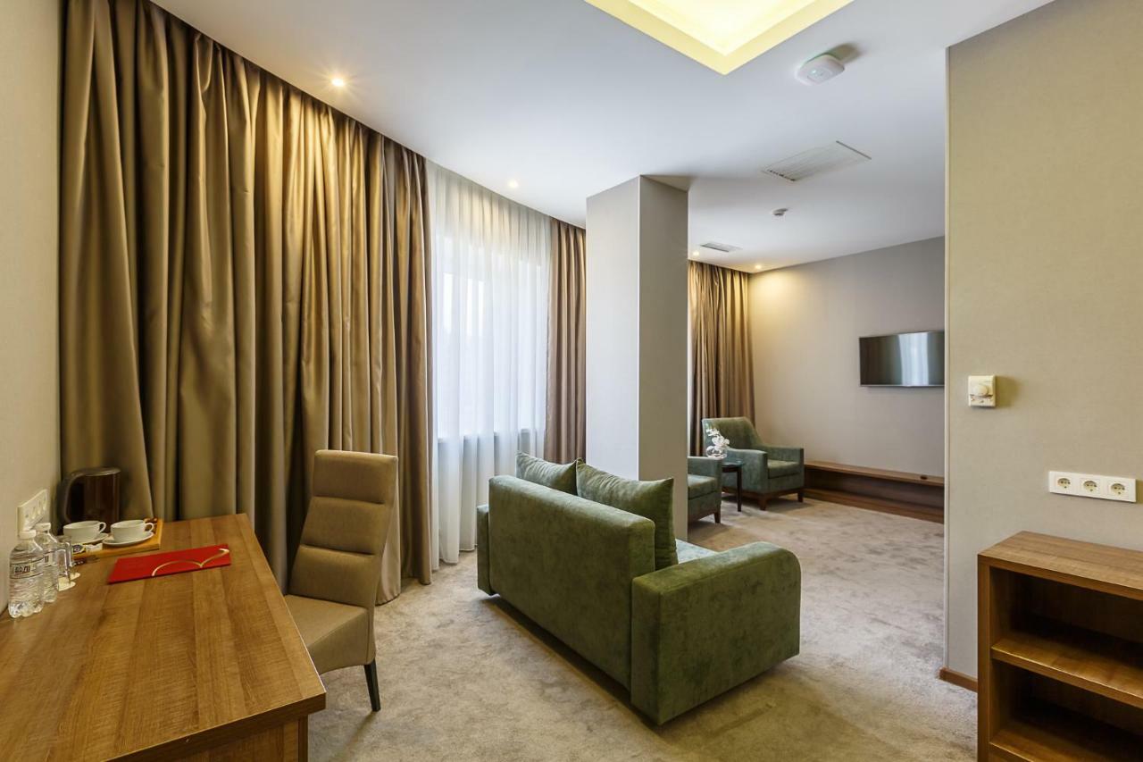 Renion Hills Hotel อัลมาตี ภายนอก รูปภาพ