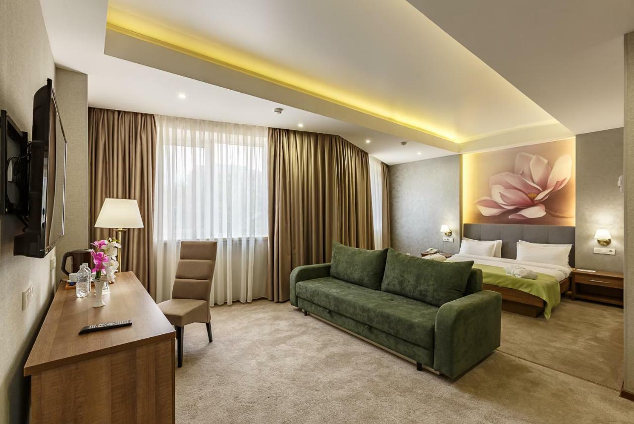 Renion Hills Hotel อัลมาตี ภายนอก รูปภาพ